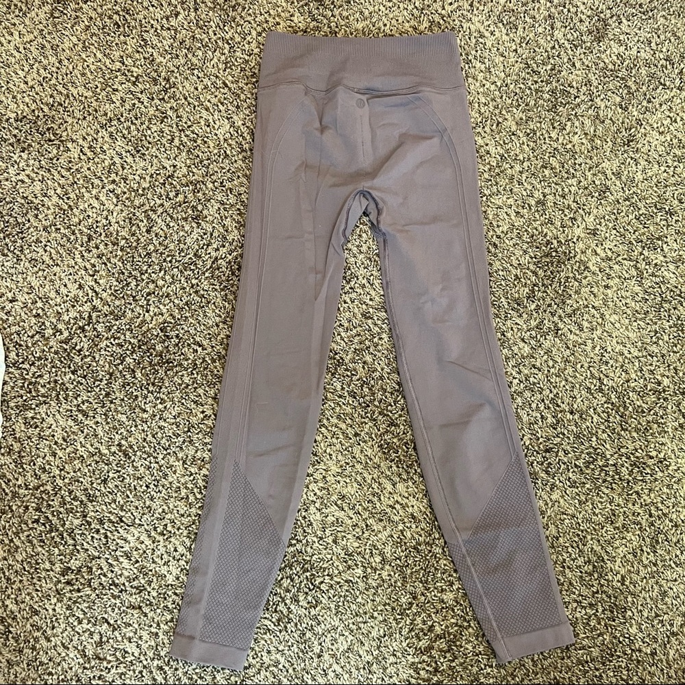 Lululemon Ribbed leggings in Plum - Picture 7 of 16
